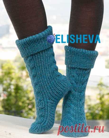 Носки на 5 спицах с узором из кос от Drops Design, вязаные спицами.