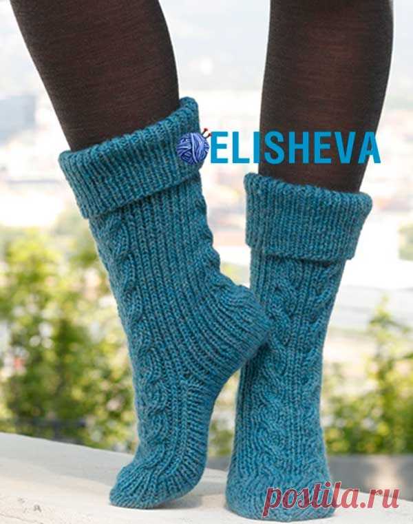 Носки на 5 спицах с узором из кос от Drops Design, вязаные спицами.
