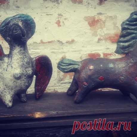 Сирин и Ветерок. Редукция#Artgomel #Art #сирин #лошади #канапамаркет#ceramics#handmade#фарфор#посуда#совы#антистресс#массаж#тарелки#шамот#raku#восстановление#стильныйподарок#посудасвоимируками