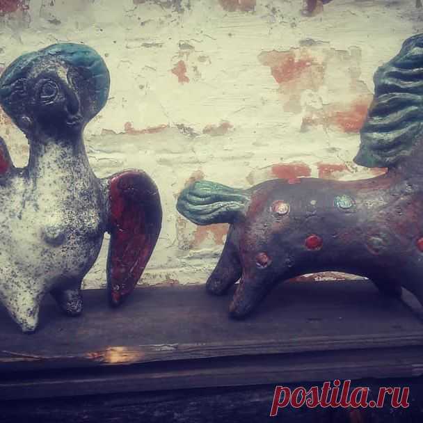 Сирин и Ветерок. Редукция#Artgomel #Art #сирин #лошади #канапамаркет#ceramics#handmade#фарфор#посуда#совы#антистресс#массаж#тарелки#шамот#raku#восстановление#стильныйподарок#посудасвоимируками