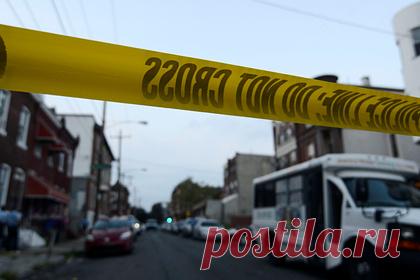 Захвативший заложников в техасской синагоге мужчина выдвинул требование. Мужчина, который захватил четырех заложников в синагоге в американском городе Колливилль штата Техас, выдвинул свои требования. По данным издания ABC News, преступник требует освободить свою сестру-террористку, которую приговорили к 86 годам заключения за убийство американского солдата в 2010 году.