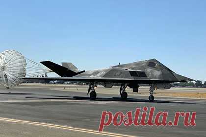 В США заметили списанные стелс-самолеты. В США заметили малозаметные ударные самолеты F-117 Night Hawk. «Самолеты-невидимки» прибыли в аэропорт Фресно Йосемити для участия в учениях. Стелс-самолеты будут имитировать новые истребители потенциального противника США, тренируя пилотов F-15. В 2008 году F-117 были списаны.