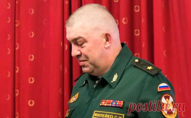 «Коммерсант» узнал о «неожиданном повороте» в деле экс-генерала Милейко. Бывший замдиректора Росгвардии Сергей Милейко уже отбывает срок за мошенничество. Экс-генерал также проходит по делу о хищении около 400 млн руб. при поставках форменного обмундирования для ведомства по завышенным ценам
