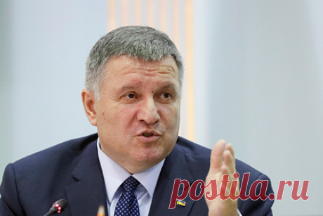 Аваков призвал украинскую власть быть адекватной. В ходе 12-го Киевского форума по безопасности бывший министр внутренних дел Украины Арсен Аваков обратился к украинским властям. Он попросил руководство страны адекватно реагировать на протестные акции и не использовать их в качестве основания для борьбы с оппозицией и ущемления свободы слова.
