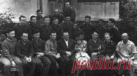 Первый отряд советских космонавтов. Сочи, май 1961 года