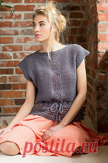 Bohemian Tee pattern by Erica Schlueter 
FINISHED SIZE 42 1/2 (46 1/2, 50 1/2, 54 1/2, 58 1/2)“ bust circumference. Tee shown measures 42 1/2”, modeled with 9” of positive ease.
