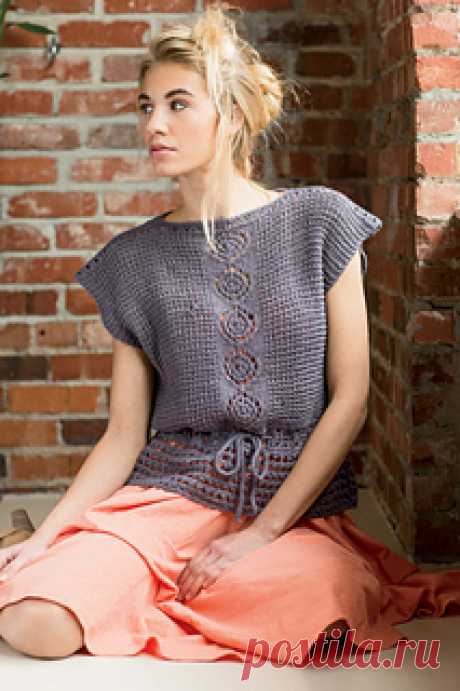 Bohemian Tee pattern by Erica Schlueter 
FINISHED SIZE 42 1/2 (46 1/2, 50 1/2, 54 1/2, 58 1/2)“ bust circumference. Tee shown measures 42 1/2”, modeled with 9” of positive ease.
