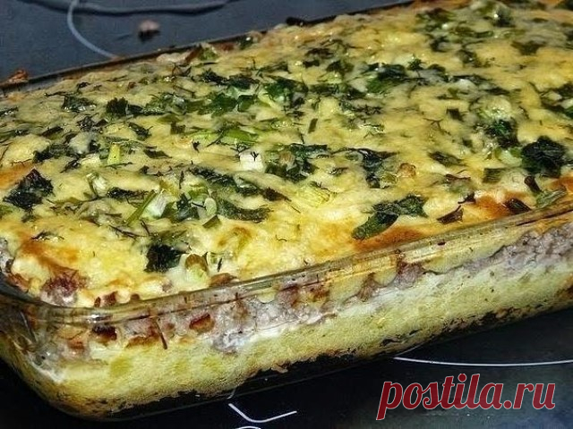 Часто готовлю эту запеканку - съедается на УРА! Делюсь рецептом! Картофельная запеканка с фаршем Ингредиенты: 5-6 картофелин, 500 грамм фарша, луковица, 3 яйца, немного сыра, свежая зелень. Приготовление: Картофель