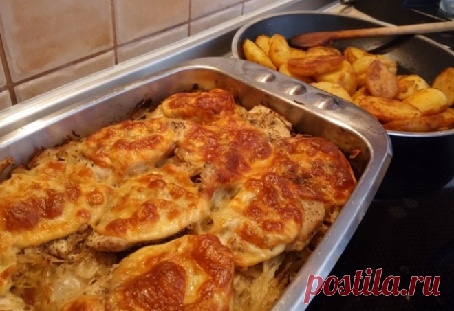 Kuracie prsia zapečené s pikantnou kyslou kapustou a mladými zemiačikmi - Receptik.sk