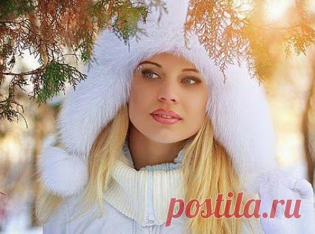 По пророчеству неясному.Счастье нынешней зимой.Встанет,снегом опоясано и останется со мной.(волшебная страна книг) к.н.