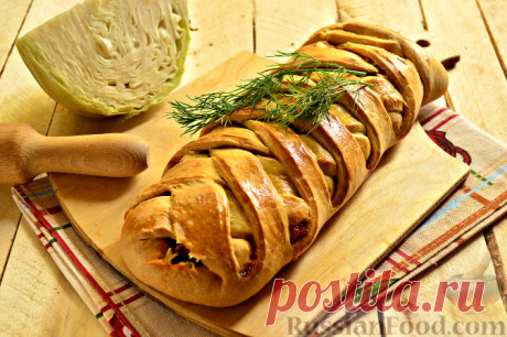 Рецепт: Кулебяка с капустой и яйцом.Предлагаем вам пополнить свою кулинарную копилку еще одним рецептом, в котором в качестве начинки используется капуста, а тесто замешивается на маргарине. Капуста для начинки дополнена репчатым луком и измельченной морковкой.