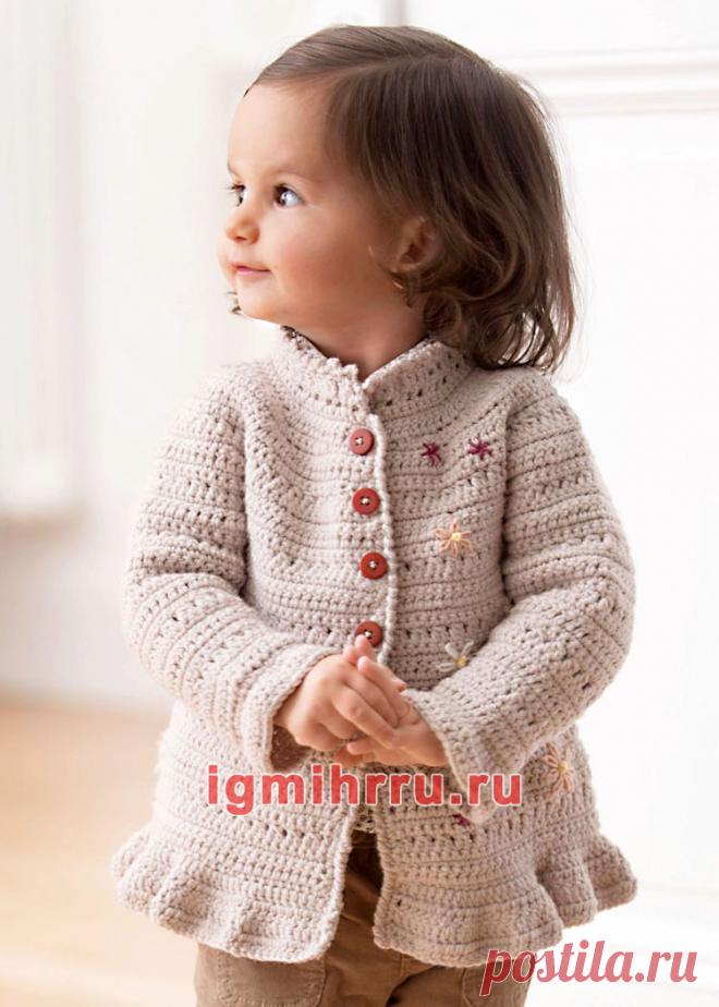 Для маленькой девочки. Светлый чистошерстяной жакет с вышивкой. Вязание крючком для детей