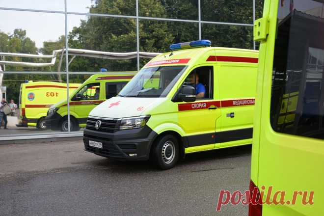 Трое военных пострадали в ДТП на Камчатке. По предварительным данным, инцидент произошел из-за того, что водитель легковушки не справился с управлением и въехал в группу военнослужащих.