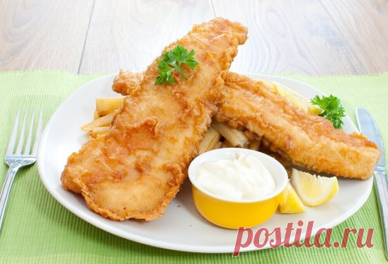 Непревзойдённая рыба в кляре
Продукты:
Рыба филе (минтай, хек, судак, палтус, треска, морской окунь) - 1 кг
Мука - 1,5 стакана
Яйца - 3 шт.
Молоко (или кефир) - 2 стакана (сколько уйдет)
Зелень - 1-2 ст. ложки (по вкусу)
Соль - 1 ст. ложка (по вкусу)
Масло растительное (или жир) - 50 мл (сколько уйдет)
Рецепт начинается с подготовки рыбы, если не используется готовое рыбное филе.
Подготовленную рыбу следует нарезать небольшими кусочками.
Затем приготовить из яиц, кефира (молока) и муки кляр