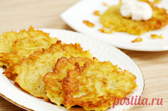НУ ОЧЕНЬ ВКУСНЫЕ ДРАНИКИ ПО ПРОСТОМУ РЕЦЕПТУ! 

5 картошек
2 яйца
1 небольшой репчатый лук
2-3 ст. ложки муки
растительное масло
соль
черный молотый перец