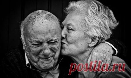 «Быть стариками — не простая штука» — великолепное стихотворение Андрея Дементьева о самом почтенном возрасте Всем суждено повзрослеть, но наполнить этот путь мудростью – выбор каждого.