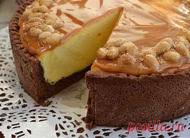 Один из самых вкусных творожников, который я пробовала 
Ингредиенты:

Для песочного теста:125 г масла;300 г муки;4 ст. л. сахара;2 ст. л. какао;1 яйцо;1 ч. л. разрыхлителя;
Для творожной массы:500-600 г творога;3/4 стакана сахара;3 яйца;1 пачка пудинга (в…