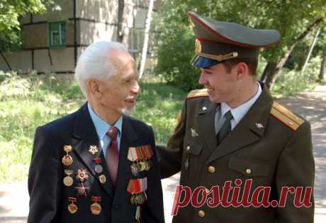 Мой дед воевал насмерть в голод и холод – неужто мы, сытые, сдадимся? 
Сдаться, конечно, проще всего. Признать, что допустили ошибку, отдать Крым, уйти из Сирии, выдать тех, кого скажут. И всё закончится – санкции, вся муть, которая поднимается то американскими сенатора…