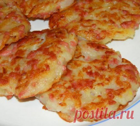 Картофельные драники с колбасой