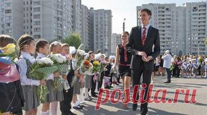 Россиянам рассказали, как 1 сентября оформить законный выходной на работе. В 2025 году День знаний приходится на понедельник, 1 сентября. Для многих родителей крайне важно разделить с ребенком этот значимый момент, однако для этого потребуется правильно оформить отсутствие на работе, отметила в беседе с RT Юлия Санина, директор по персоналу и организационному развитию сервиса «Работа.ру». Читать далее
