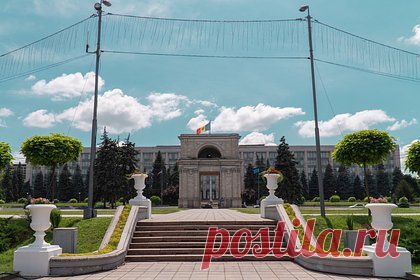 Блогер Некоглай попросил суд поскорее отправить его в Молдавию. Блогер Некоглай (настоящее имя — Николай Лебедев), опубликовавший пародию на российского военного, попросил на слушаниях в Мосгорсуде поскорее депортировать его в Молдавию. Подсудимый заявил, что хочет домой. Выступая перед судом по видеосвязи, он сказал, что ему стыдно. Некоглай раскаялся в содеянном.