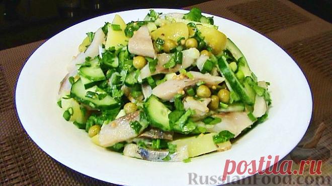 Рецепт: Картофельный салат с сельдью и свежим огурцом на RussianFood.com
