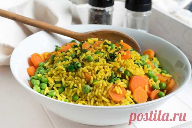 Curryreis mit Erbsen und Möhren - Rezept Dieser würzige Curryreis mit Erbsen und Möhren ist eine schöne Beilage und das Rezept dafür ist mit nur wenigen Zutaten einfach und schnell umgesetzt.
