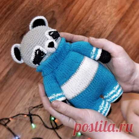 PDF Енот Тимошка крючком. FREE crochet pattern; Аmigurumi animal patterns. Амигуруми схемы и описания на русском. Вязаные игрушки и поделки своими руками #amimore - енот, енотик.