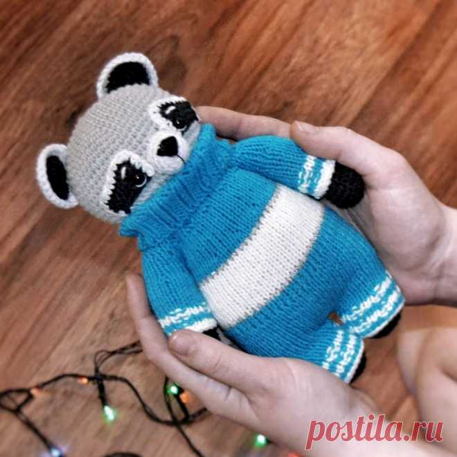 PDF Енот Тимошка крючком. FREE crochet pattern; Аmigurumi animal patterns. Амигуруми схемы и описания на русском. Вязаные игрушки и поделки своими руками #amimore - енот, енотик.