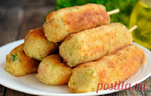 Картофельные палочки с сыром и беконом : Готовим по-домашнему Картофельные палочки готовятся достаточно просто. Для их создания можно специально отварить картофель, или использовать уже готовое картофельное пюре. В качестве начинки применяем сыр, в само же картофельное тесто...