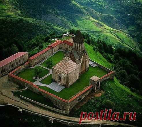 Монастырь Гандзасар в Арцахе
Гандзасар в переводе на русский означает «гора сокровищ»