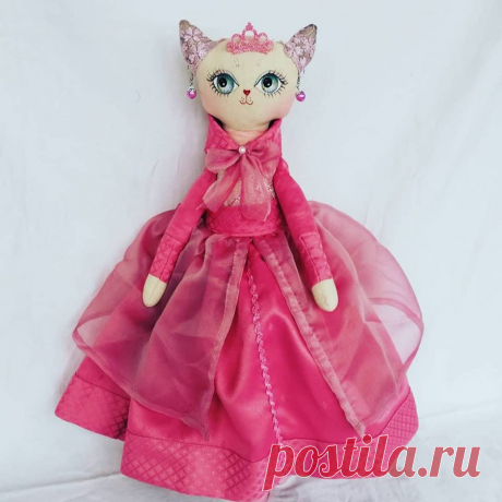 Красная королева кошка