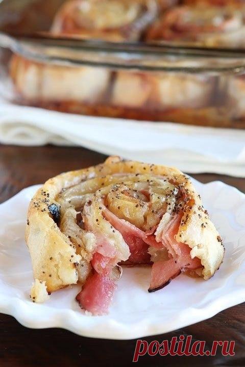 Всего 3 ингредиента: ветчина, сыр и слоёное тесто