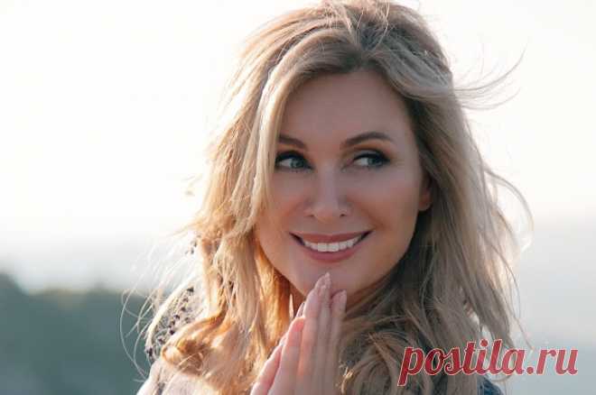 Цыганова пообещала прийти к Собчак в лаптях. Звезды вступили в перепалку в социальных сетях.