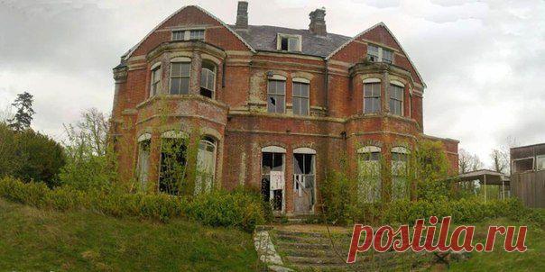 Лиллесденский особняк, Великобритания
Этот особняк был построен между 1853-м и 1855-м годом банкиром по имени Эдвард Ллойд. После Первой мировой войны, дом был продан и стал публичной школой для девочек. Она закрылась в 1999-м году, и с тех пор здание не используется.