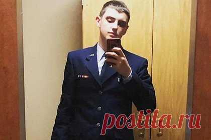 Прокуратура США рассказала о прежних нарушениях обвиняемого в утечках Пентагона. Обвиняемый в утечке документов Пентагона ранее уже неоднократно получал предупреждения за неправильное обращение с секретными материалами. Прокуратура США утверждает, что он продолжал сливать документы даже после того, как в прошлом году ему дважды делали выговор из-за его «вызывающих беспокойство действий».