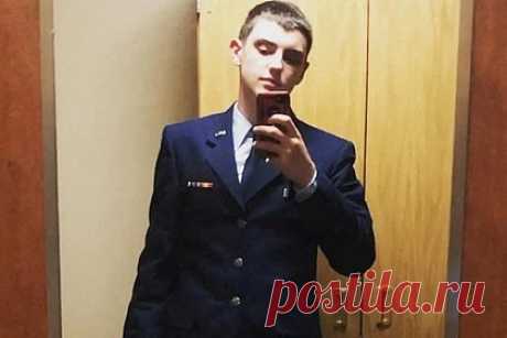 Прокуратура США рассказала о прежних нарушениях обвиняемого в утечках Пентагона. Обвиняемый в утечке документов Пентагона ранее уже неоднократно получал предупреждения за неправильное обращение с секретными материалами. Прокуратура США утверждает, что он продолжал сливать документы даже после того, как в прошлом году ему дважды делали выговор из-за его «вызывающих беспокойство действий».