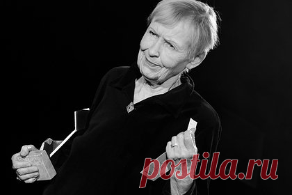 Умерла сценаристка фильмов «Крылья» и «Долгие проводы» Наталья Рязанцева. Умерла советская и российская сценаристка, профессор Всесоюзного государственного института кинематографии Наталья Рязанцева. Сценаристка скончалась в 84 года. Причина ее смерти не уточняется. Наталья Рязанцева работала над такими фильмами, как «Крылья», «Долгие проводы» и «Чужие письма».
