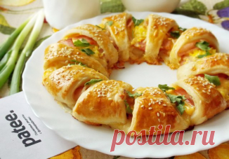 Слоеный пирог с сыром и беконом - рецепт с фотографиями