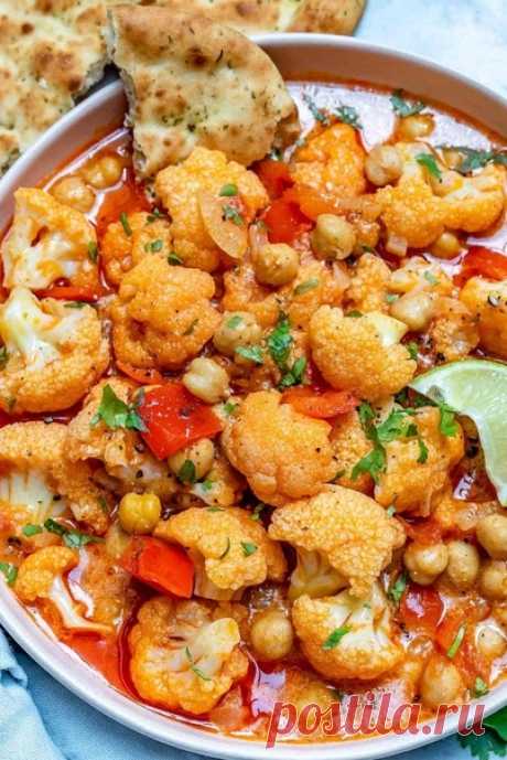 КАРРИ С ЦВЕТНОЙ КАПУСТОЙ И НУТОМ
#веганство@just_veg

- 2 ст. л. растительного масла (кокосовое)
- 1 ч. л. тертого имбиря
- 2 ст. л. красной пасты карри или 1 ч. л. порошка
- соль, асафетида, ч. перец по вкусу
- 1 большой красный болгарский перец (нарезать кубиками)
- 1 головка цветной капусты (разобрать на соцветия)
- 1,5-2 стакана отварного или консервированного нута
- 400 г нарезанных помидоров или консервированных в собственном соку
- 400 мл кокосового молока
- 2-3 ст....