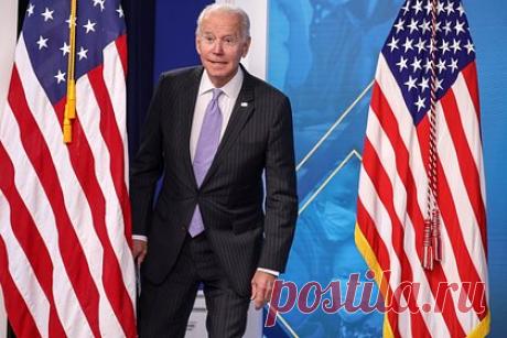 В США нашли обширную переписку Байдена с частных электронных адресов. Президент США Джо Байден во время вице-президентства при администрации экс-лидера Барака Обамы использовал три частных адреса электронной почты для переписки. Как уточняет Национальное управление архивов и записей (NARA), Байден отправил или получил 82 тысяч страниц корреспонденции.