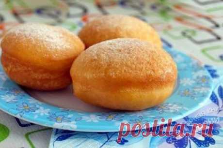 Самые вкусные пончики

Ингредиенты: 

Тесто: 
Молоко - 500 мл.
Яйца - 2 шт.
Масло сл. или маргарин - 125гр.
Сахар - 2 ст.л. + 1ч.л.
Соль - 1,5 ч.л.
Дрожжи сухие - 11 гр. (пакетик)
Вода тёплая - 0,5 ст.
Мука - столько, что бы тесто не было тугим, но и не липло к рукам.
(Из этого кол-ва продуктов получается больше 40 пончиков, я делала пол нормы)

Приготовление:

Молоко с водой смешать, немного нагреть. Добавить весь сахар и дрожжи. Перемешать и дать дрожжам "ожить" (минут 1...