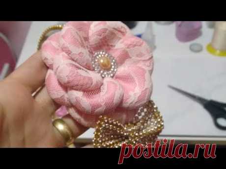 FINALIZANDO A TIARA COM FLOR BOLEADA E LAÇO DE MANTA DE STRAS -