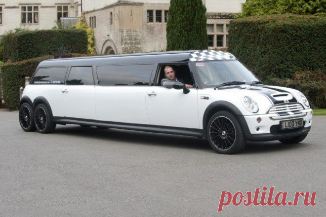 Когда-то это был обычный Mini Cooper S, а теперь он вовсе не мини - длина его 8,3 метров!

Реконструкция автомобиля обошлась в 104 тысячи долларов. Владелец уверен, что вложения того стоят, ведь спрос на прокат длинного Mini Cooper просто невероятный)