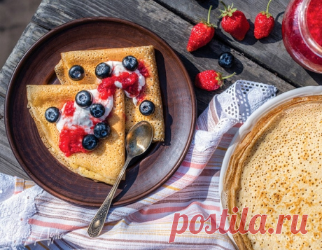Печем блины на Масленицу, вкусные начинки для блинов