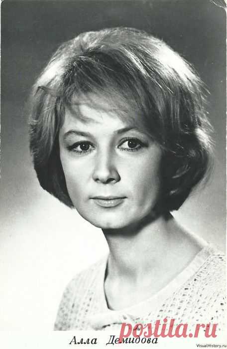 Алла Демидова