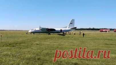 В Тюмени Ан-24 выкатился за пределы ВПП в аэропорту. Уральская транспортная прокуратура заявила об организации проверки по факту того, что самолёт Ан-24 выкатился за пределы ВПП в аэропорту Рощино. Читать далее