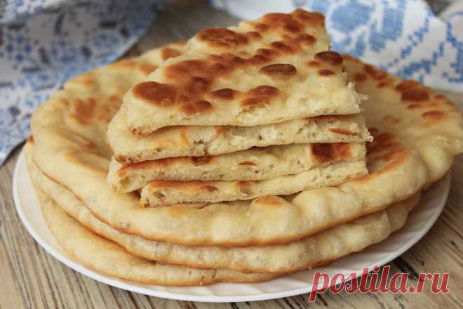 Если в холодильнике застоялся кефир, готовлю из него очень вкусные и простые лепёшки на сковороде: даже раскатывать не нужно | Я Готовлю... | Яндекс Дзен