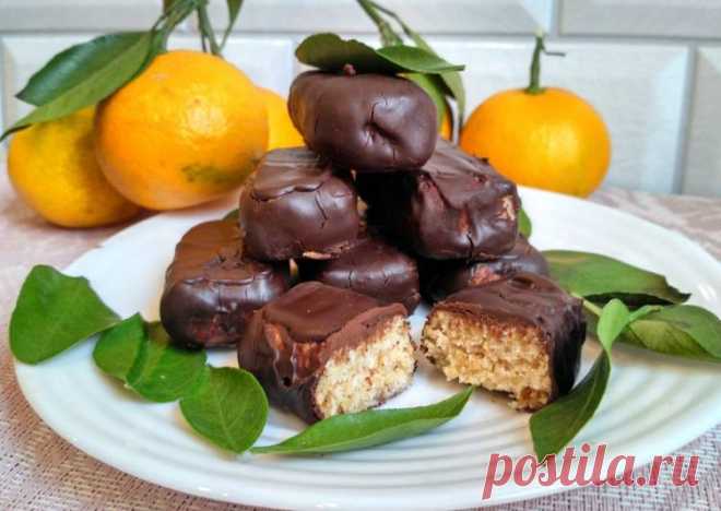 Конфеты - пошаговый рецепт с фото. Автор рецепта Ксения . - Cookpad Конфеты, похожие на Баунти.

Ингредиенты:
100 г Финики
80 г Кокосовая стружка
50 г Горький Шоколад
