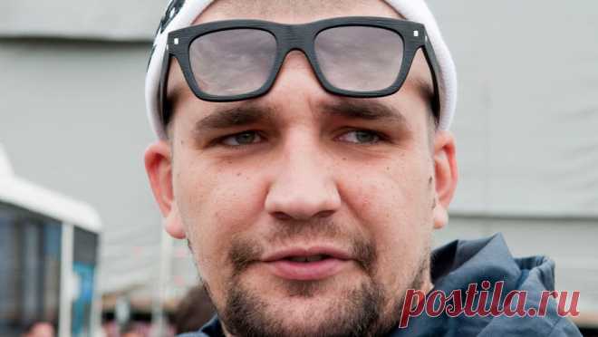 В сети появились кадры аварии с Бастой. Рэпер Баста (Василий Вакуленко) попал в аварию на Южной дороге в Санкт-Петербурге. Момент аварии опубликовал Telegram-канал Mash на Мойке. По информации Telegram-канала, черный Mercedes Maybach Басты столкнулся с автомобилем Kia на Южной ...